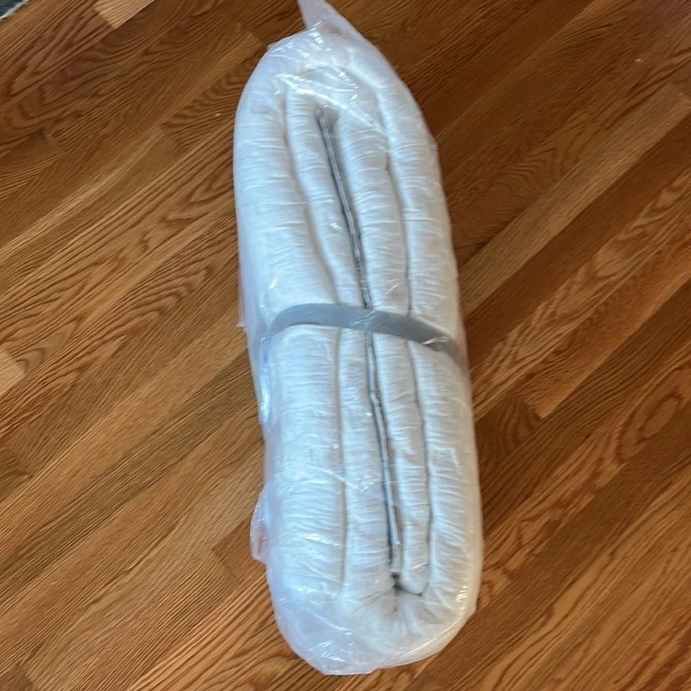 Anthropologie Amelia Quilt Size King Ivory